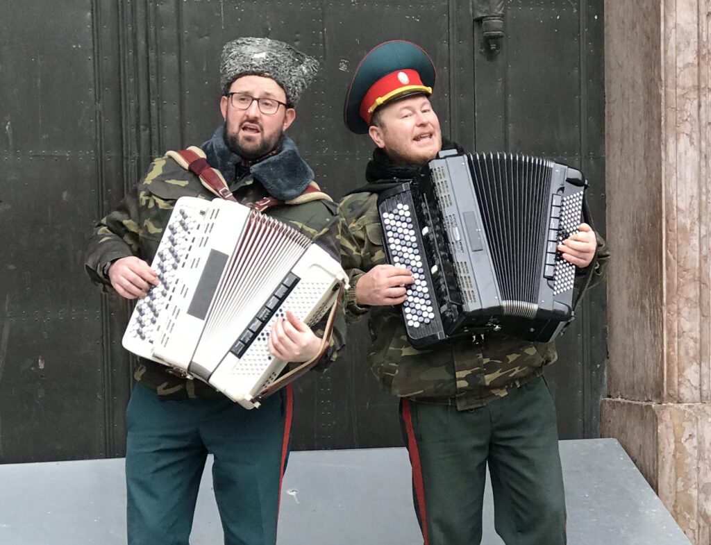 Two Russian singers with accordians
