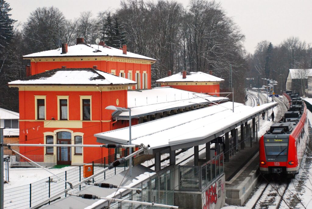 S-Bahn station Possenhofen outside of Munich, with snow